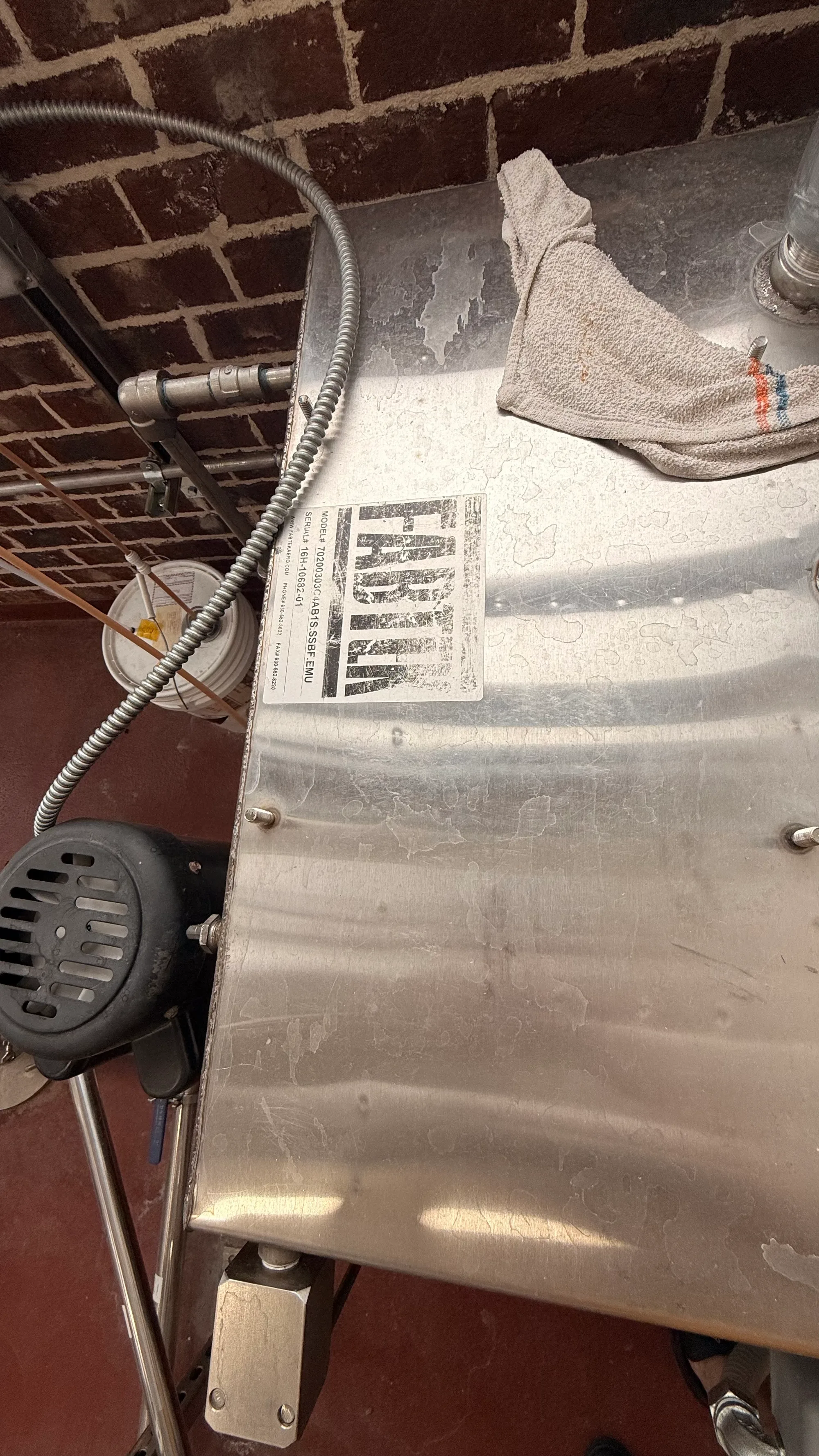 Stainless steel tank with Fabtek Aero 230V agitator