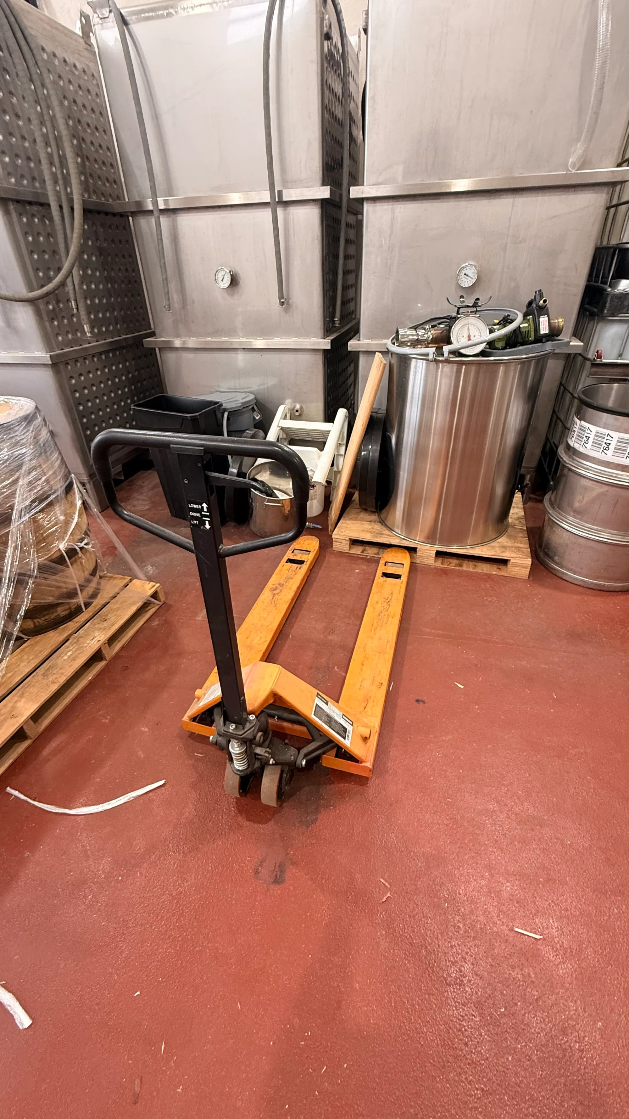 Manual pallet jack