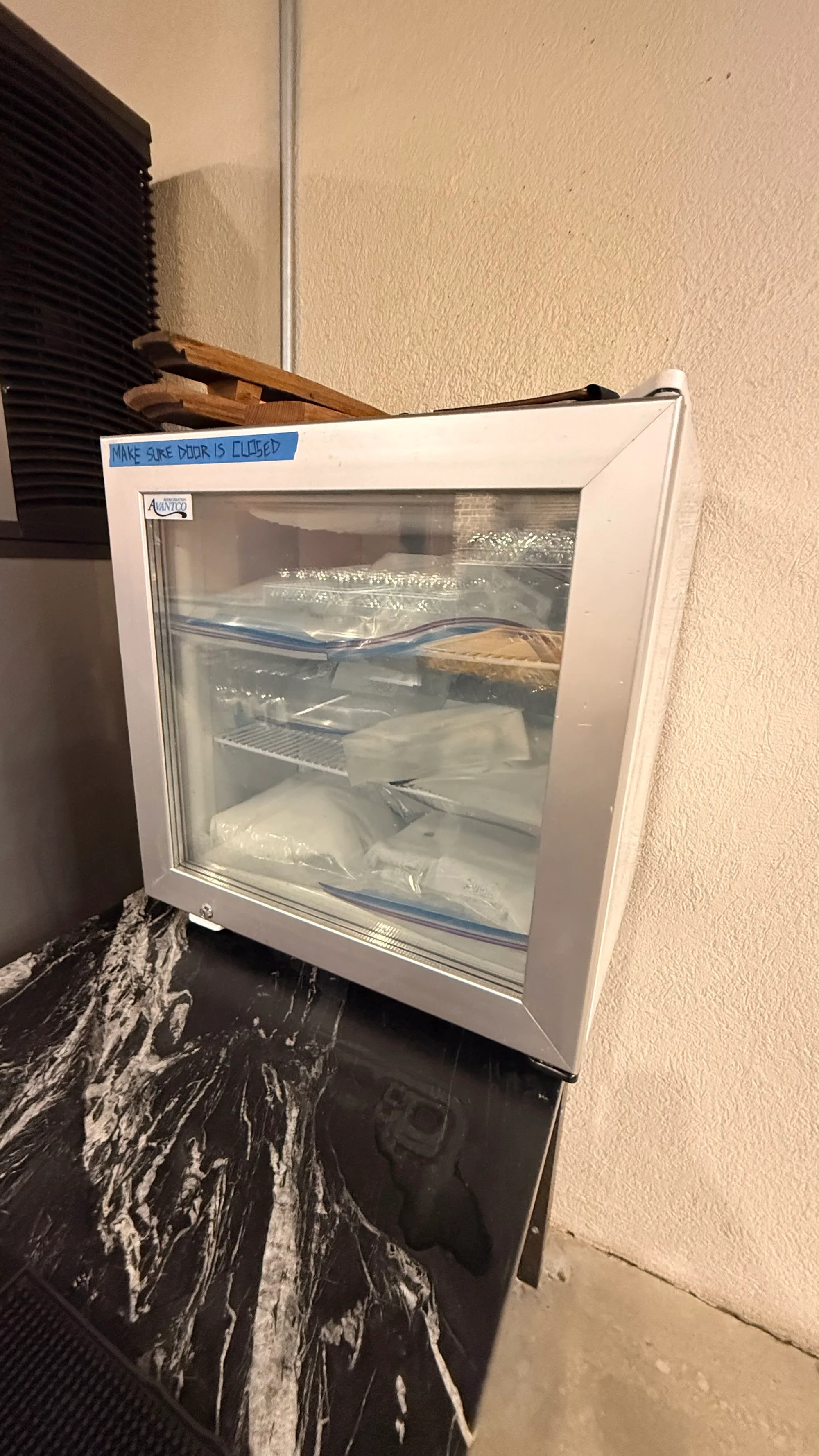 Mini display fridge glass door (Avantco)