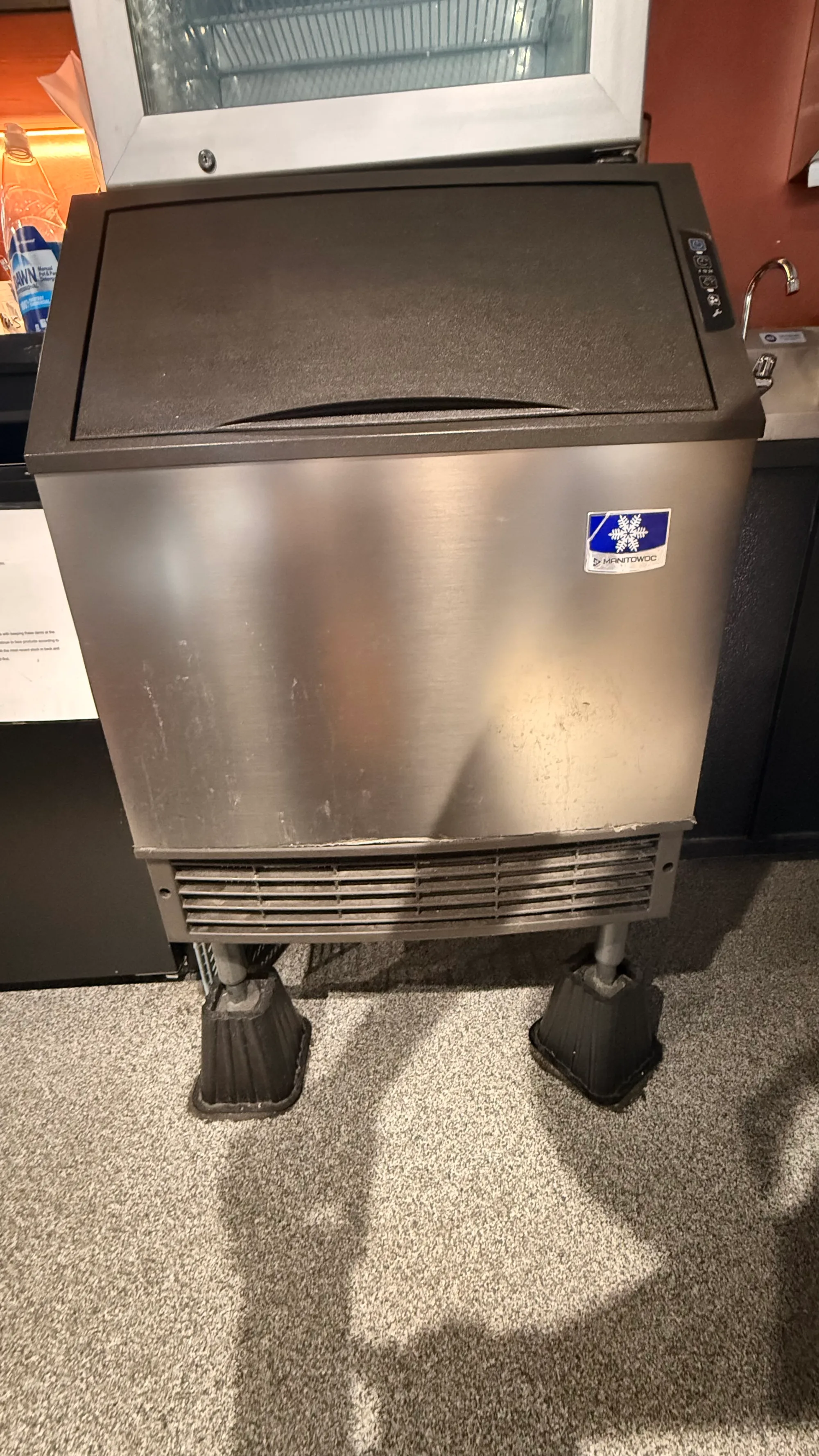 Ice machine (Manitowoc)