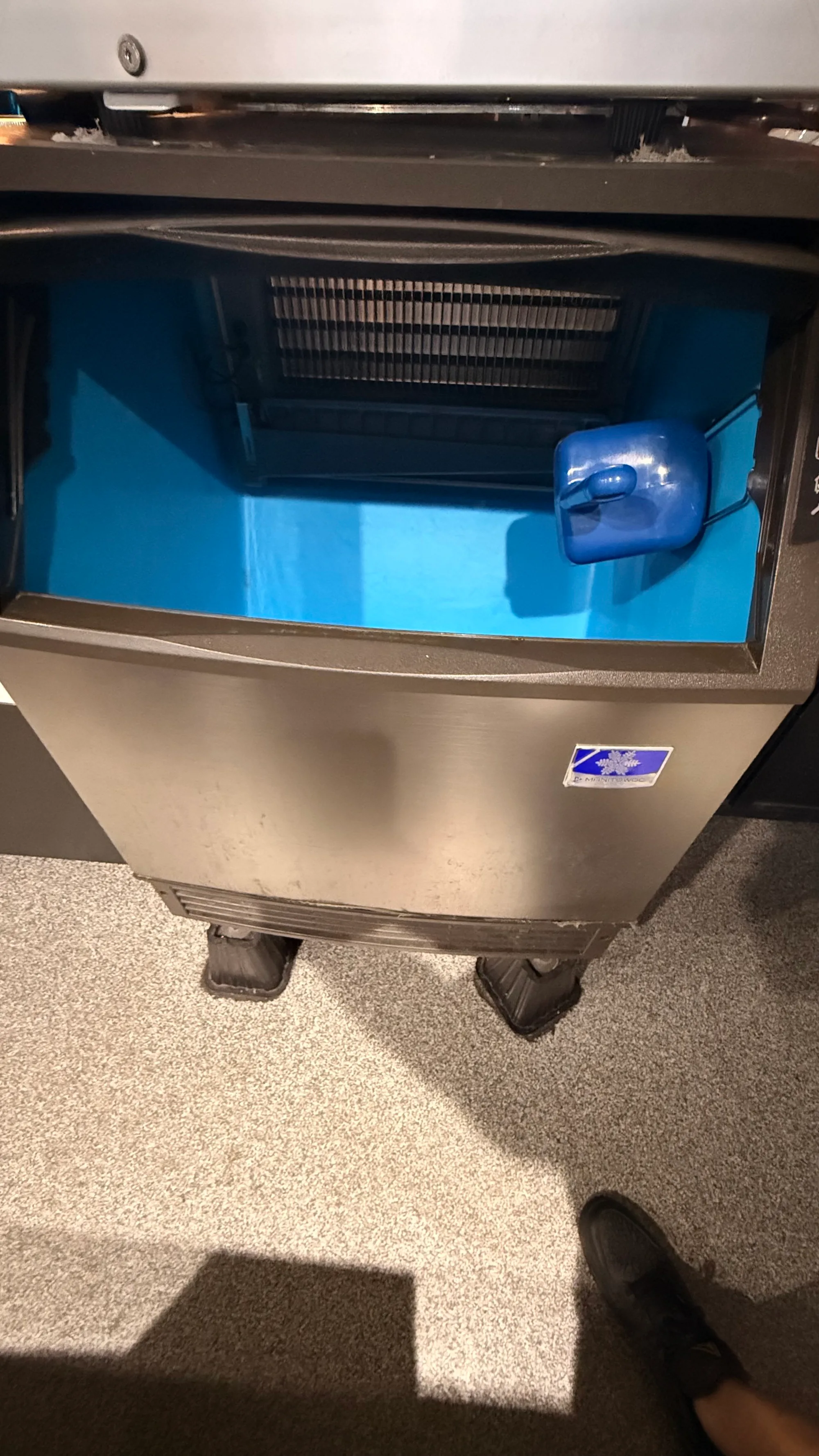 Ice machine (Manitowoc) thumbnail 2