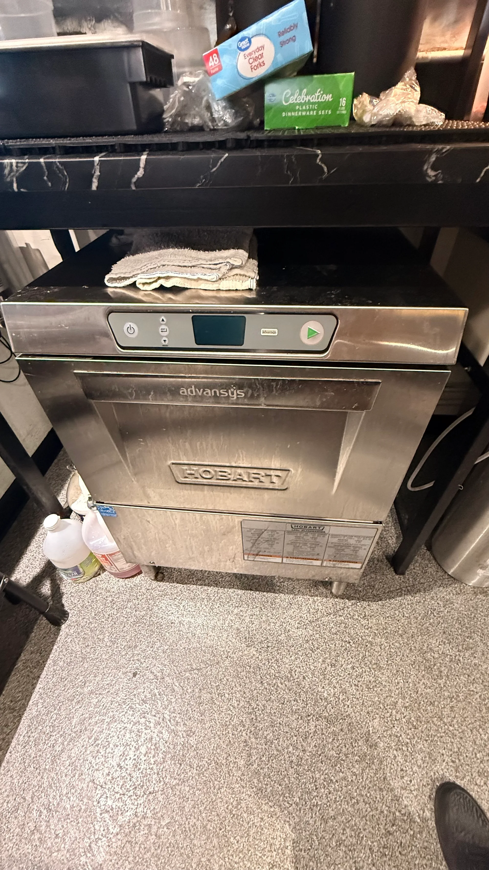 Commercial dishwasher (Hobart Advansys)