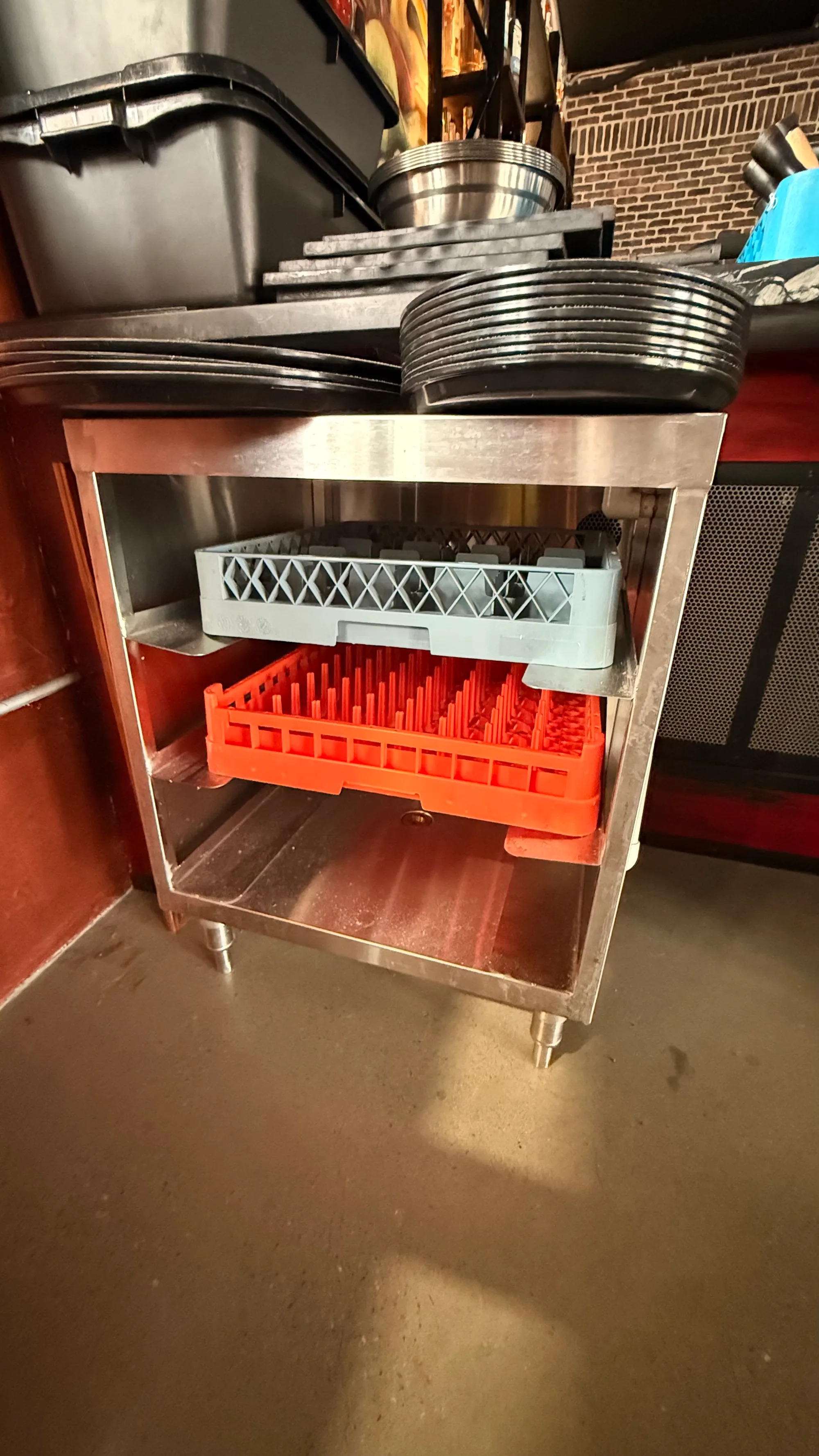 Stainless steel tables (tiered rack/shelf)
