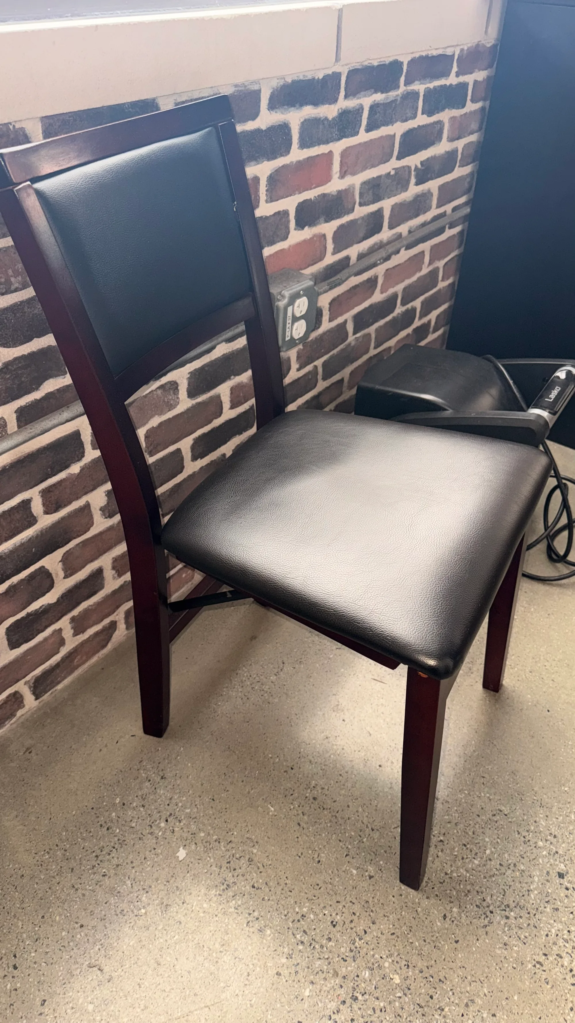 Single chair thumbnail 3