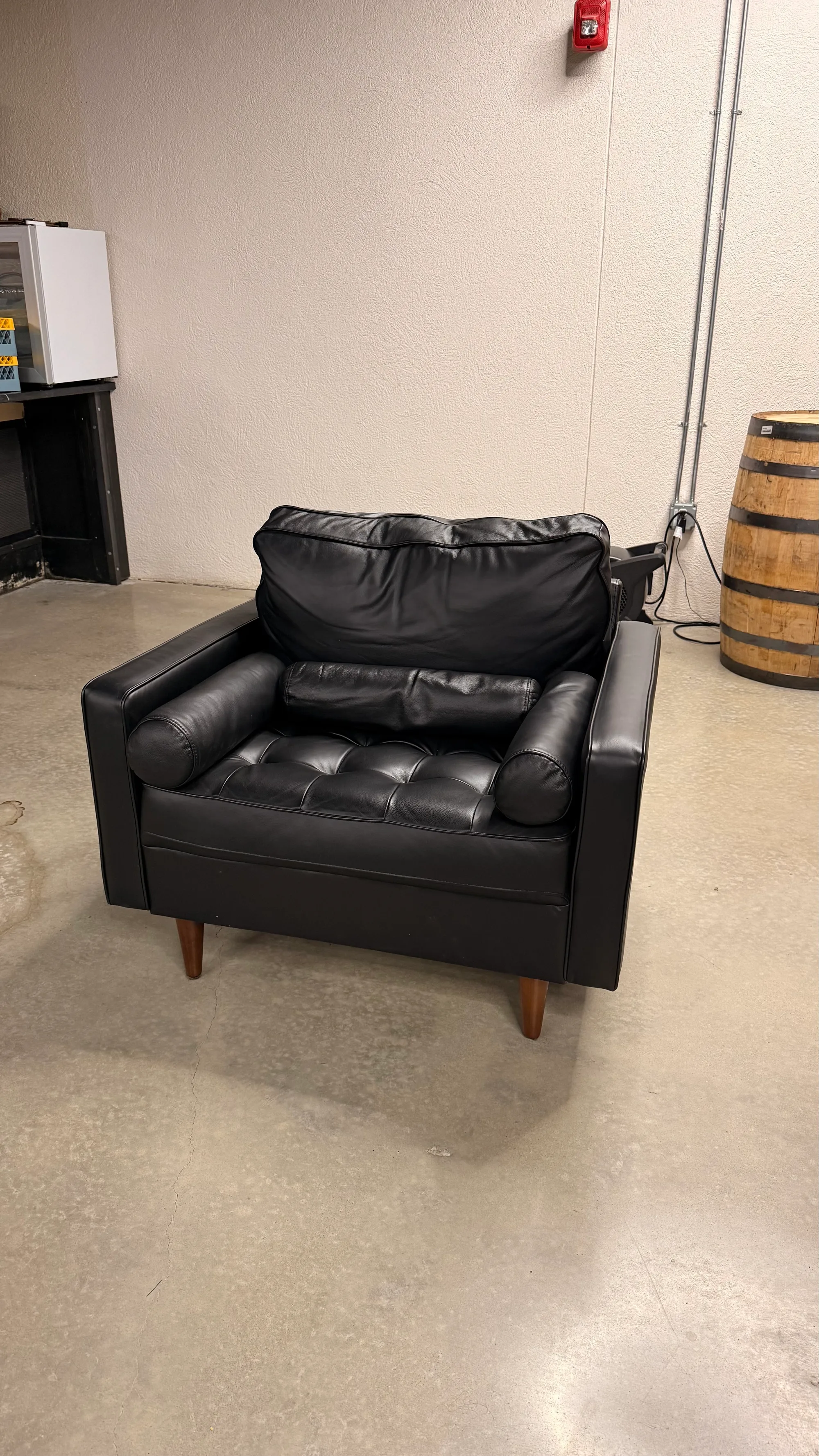 Single black sofas thumbnail 3