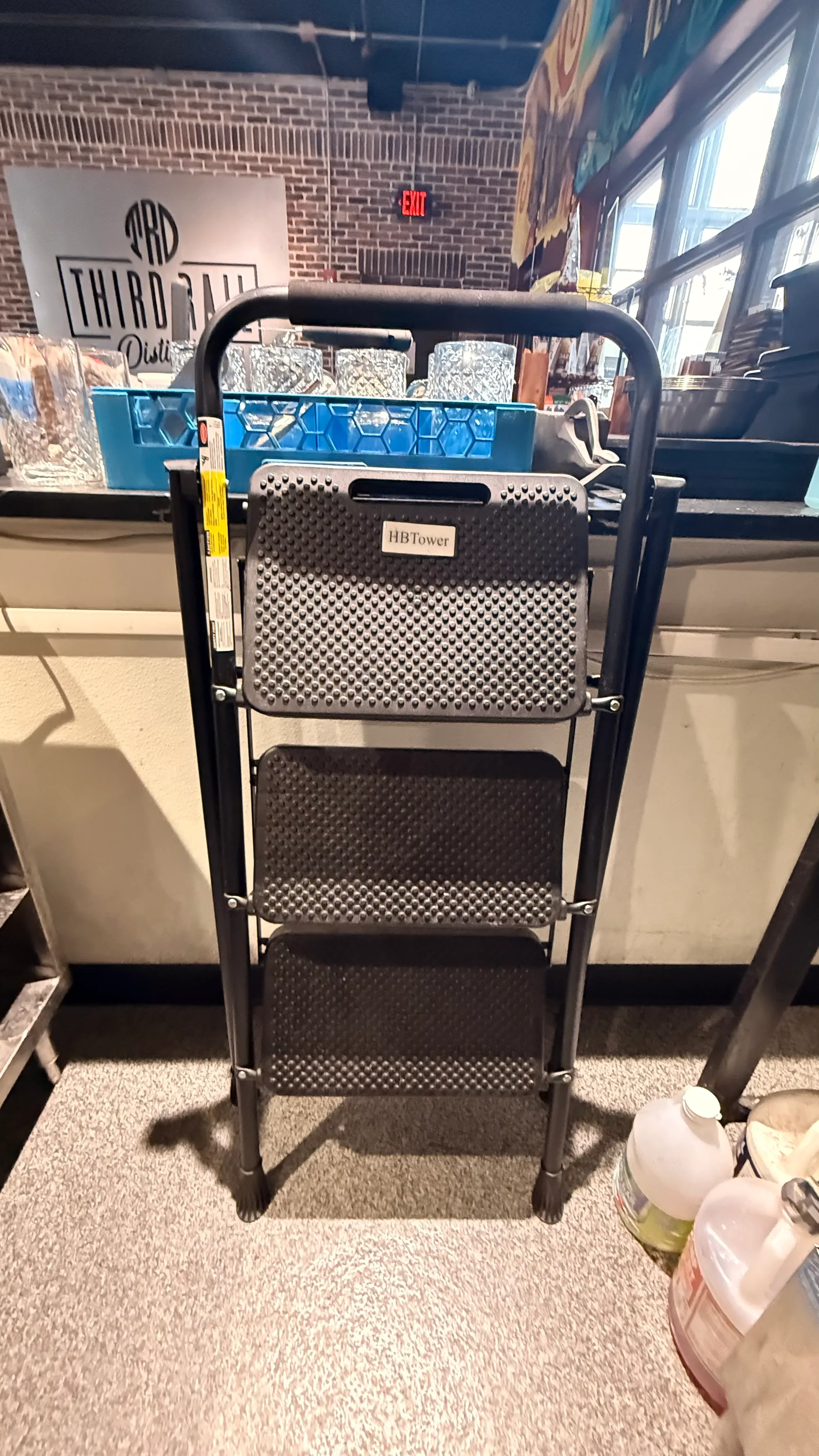 Black 3-step ladder