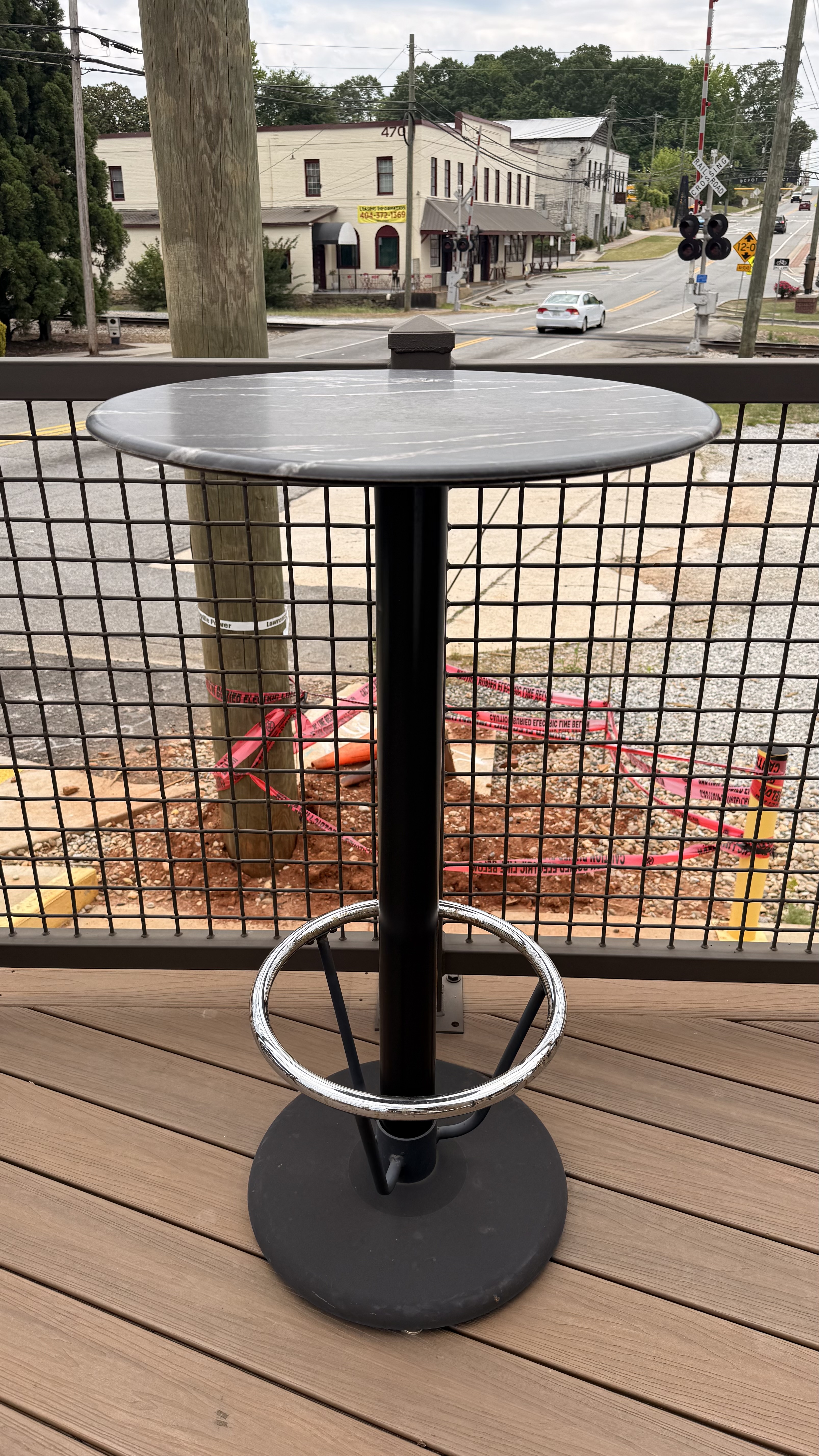 Round bar height table 2 persons thumbnail 2