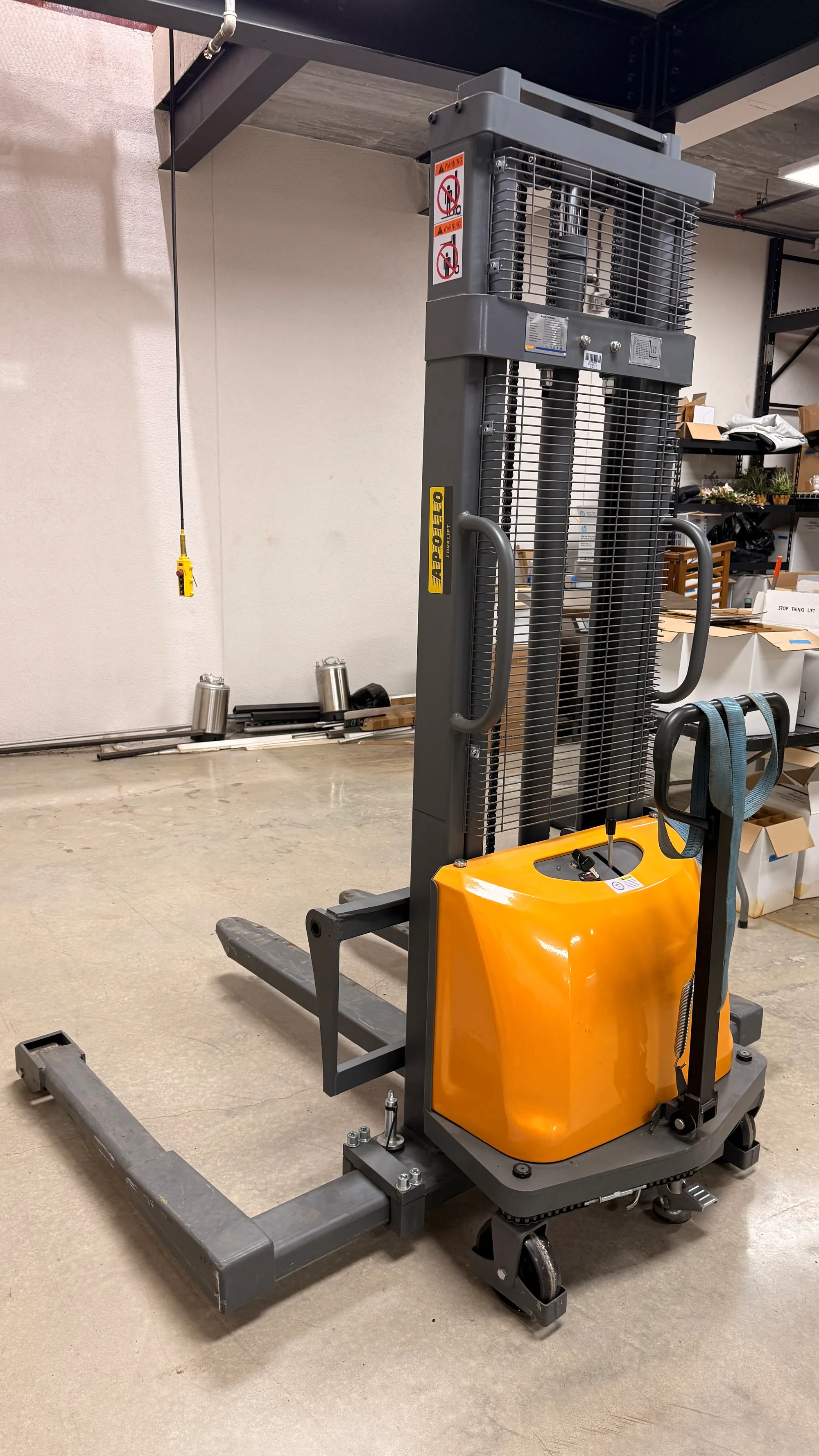Electric stacker/forklift (Apollo)