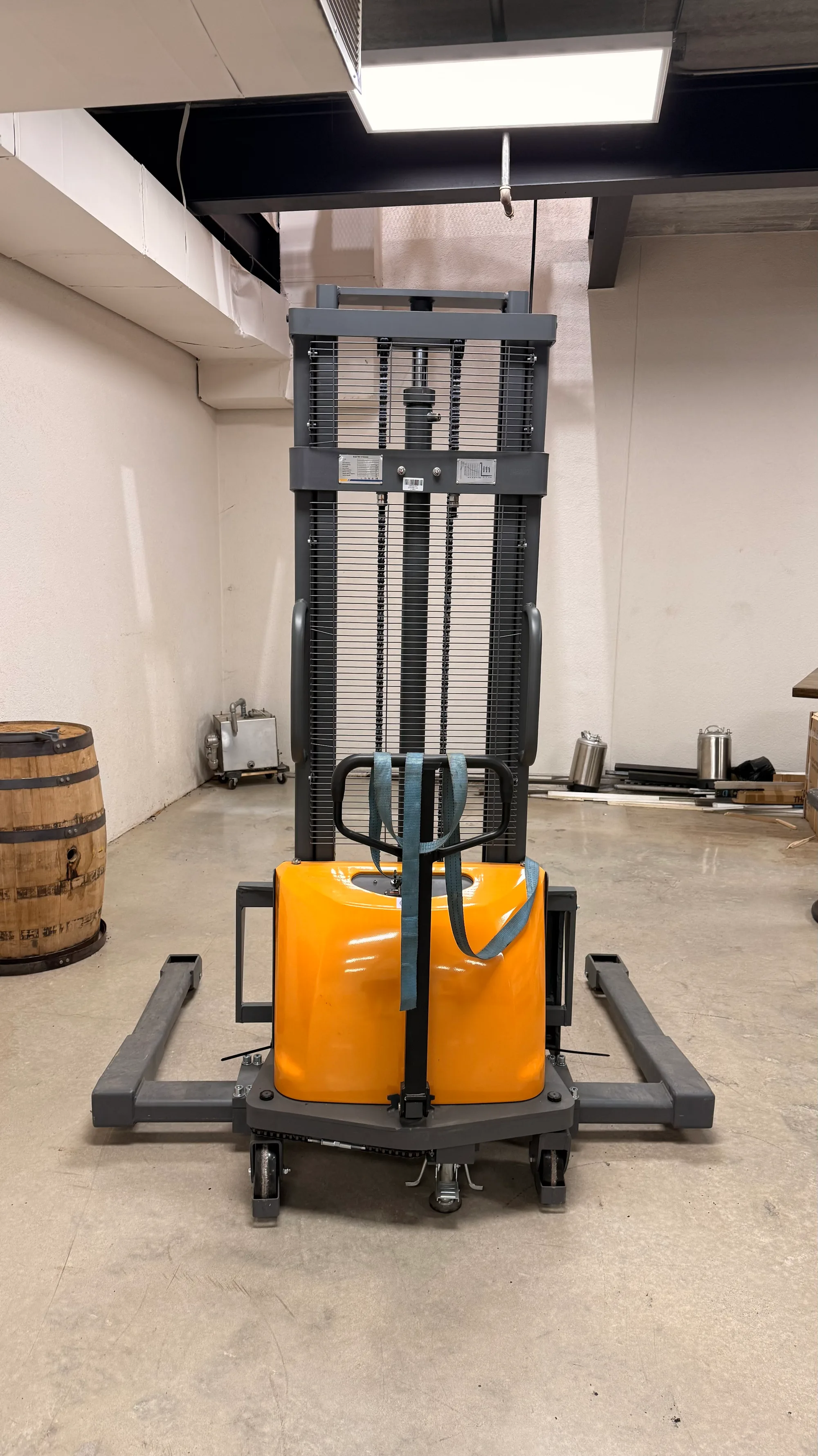 Electric stacker/forklift (Apollo) thumbnail 2