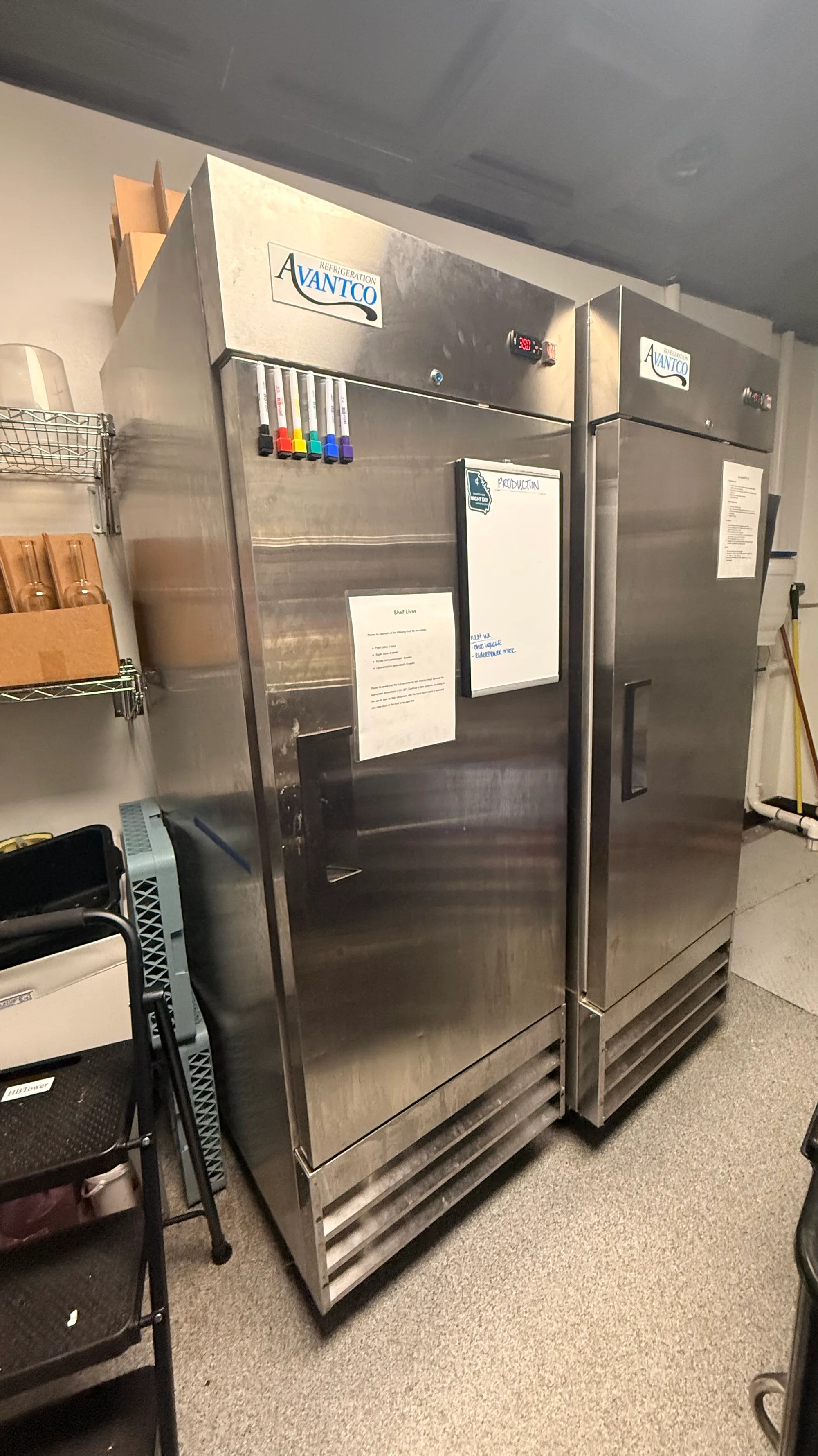 Avantco industrial refrigerator (1 door) thumbnail 2