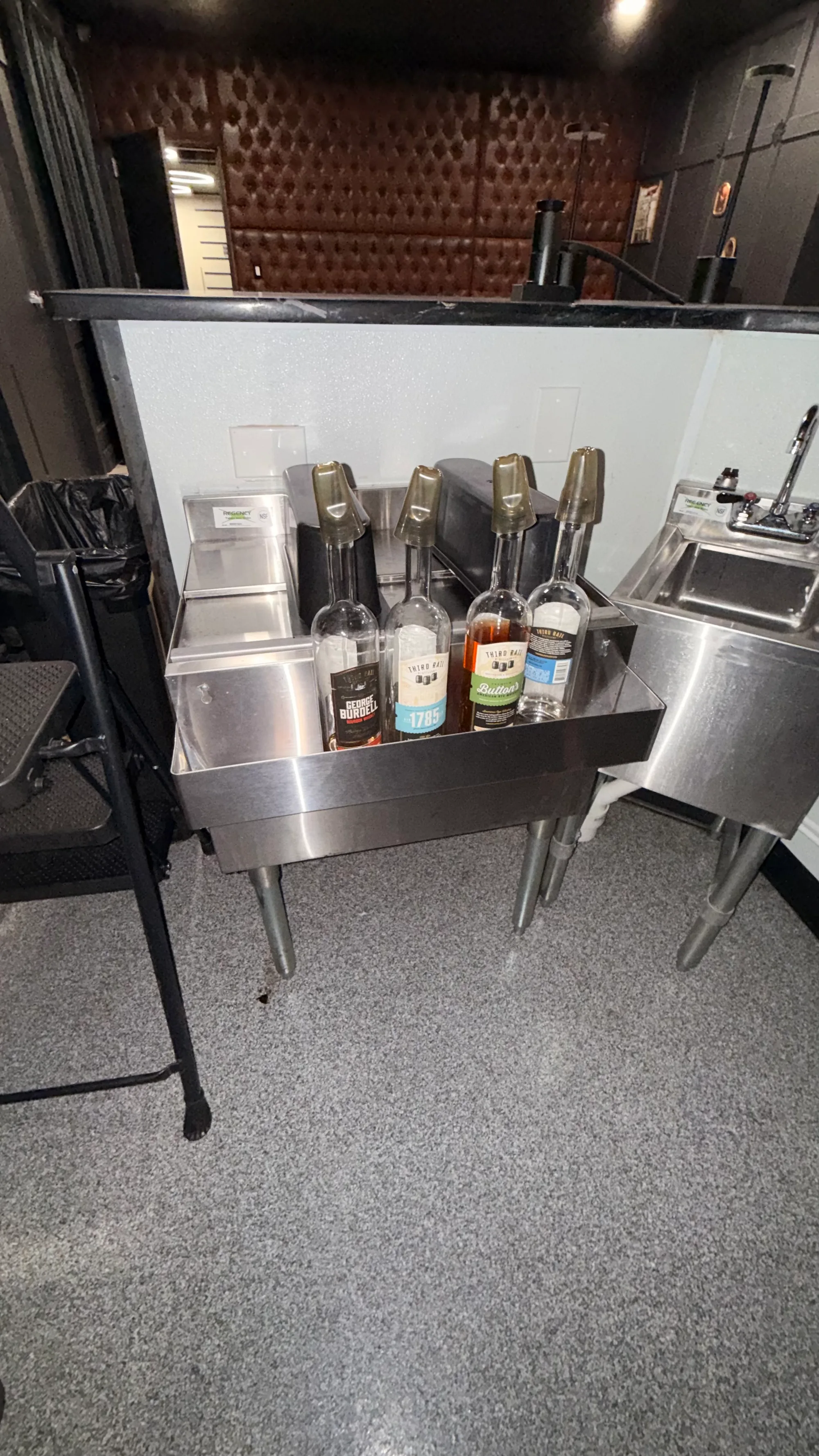 Stainless steel cocktail station/ice bin with speed rail
