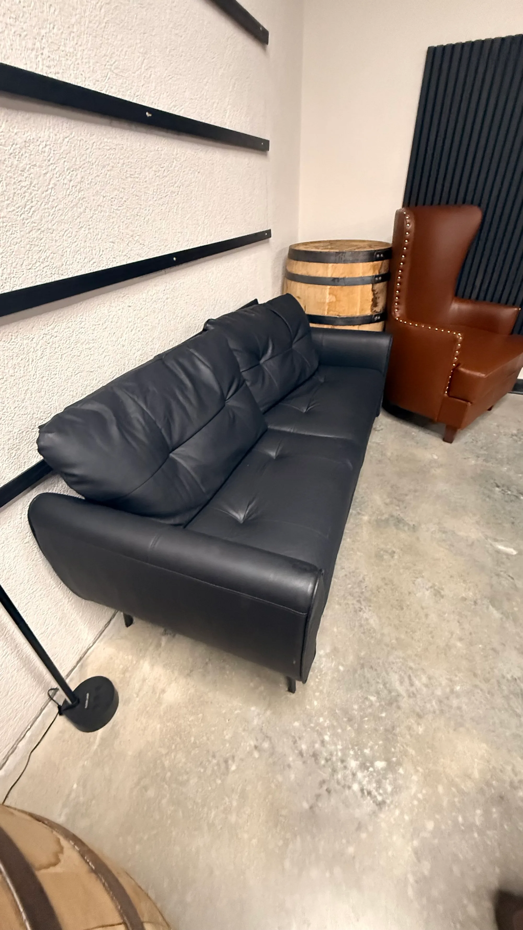 Black leather loveseat (compact 2-seater) thumbnail 2